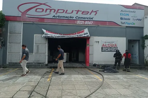
				Incêndio atinge retífica desativada no centro de Maceió e levanta suspeita de ação criminosa
			
			