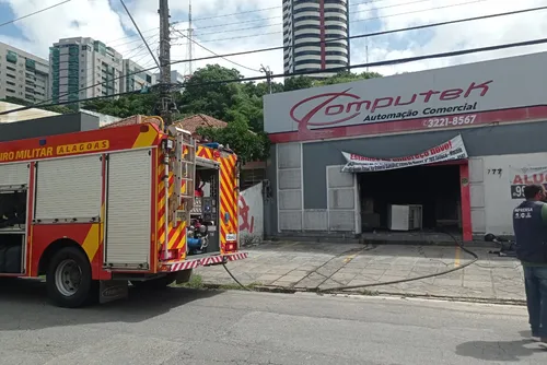 
				Incêndio atinge retífica desativada no centro de Maceió e levanta suspeita de ação criminosa
			
			