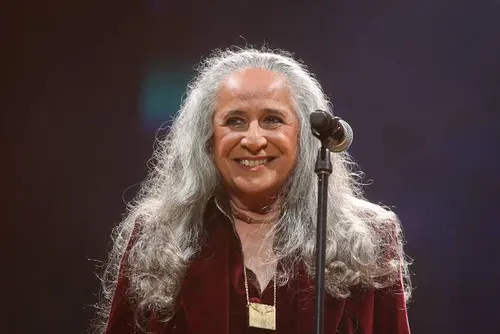 
				Maria Bethânia chega aos 80 anos como referência da música brasileira
			
			