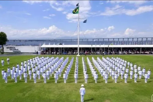 
				Marinha prorroga inscrições de concurso com 400 vagas para praças
			
			