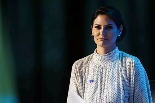 
				Michelle deixa de seguir enteados em meio a desentendimento da família Bolsonaro
			
			