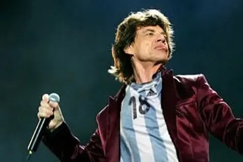 
				Mick Jagger posa com camisa da Argentina e reacende temor de 'maldição'
			
			