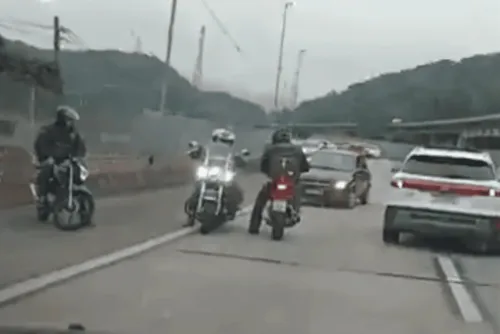 
				Motoristas dirigem na contramão após roubo na Rodovia dos Imigrantes
			
			