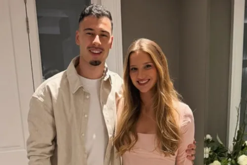 
				Namorada de Gabriel Martinelli reage a comentário: "Não me chame de WAG"
			
			