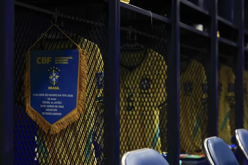
				Neto perde a paciência e dispara: “Vai botar o Neymar pra jogar quando?”
			
			