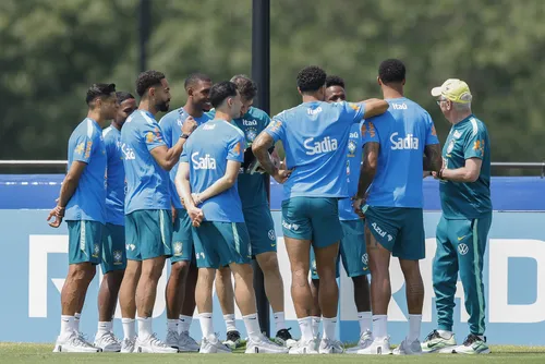 
				Neymar brinca sobre provocação, titulares aparecem de tênis e Brasil inicia preparação
			
			