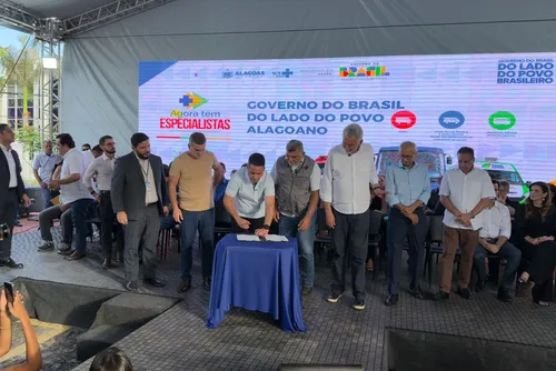 
				Paulo Dantas reforça aliança com Lula e anuncia maternidade de R$ 100 milhões em Alagoas
			
			