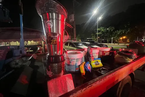 
				PM fecha refinaria de cocaína que abastecia o tráfico em Alagoas; prejuízo passa de R$ 300 mil
			
			