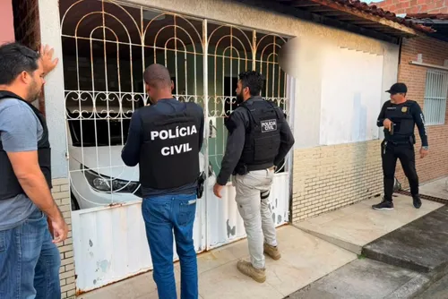 
				Polícia desarticula esquema que despachava celulares roubados para AL em pequenas encomendas
			
			