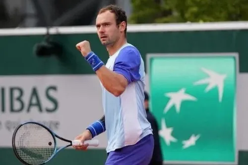 
				Quem é Roman Safiullin, próximo adversário de João Fonseca em Wimbledon
			
			