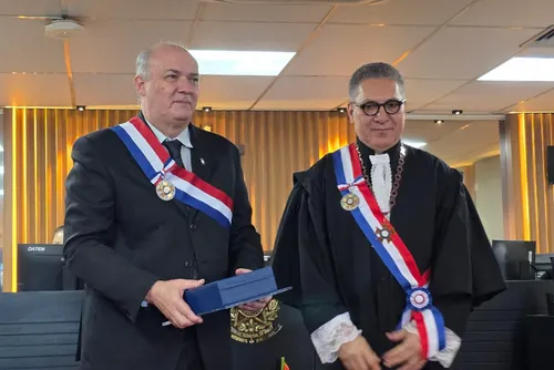 
				Reitor da Ufal, Josealdo Tonholo recebe Grã-Cruz da Ordem do Mérito do TRT-19
			
			