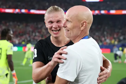 
				Técnico da Noruega encerrou carreira como atleta após parada cardíaca
			
			
