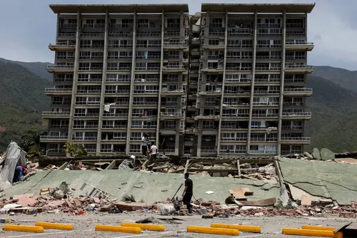 
				Terremotos na Venezuela: Número de mortos sobe para 1.719
			
			