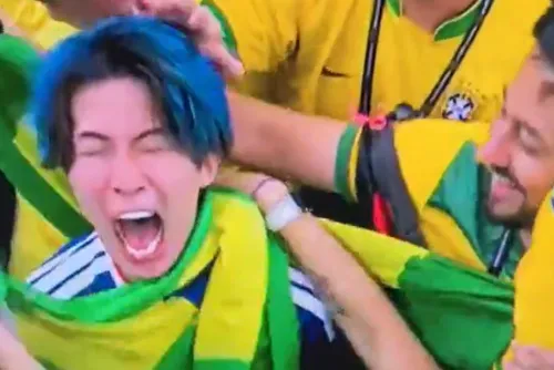 
				Torcedor do Japão é consolado por brasileiros após virada na Copa; veja
			
			