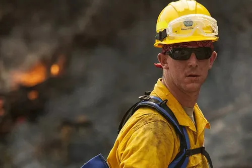 
				Três bombeiros morrem em incêndios florestais no oeste dos EUA
			
			