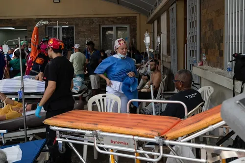 
				Venezuela: hospitais de Caracas colapsam com feridos em terremotos
			
			