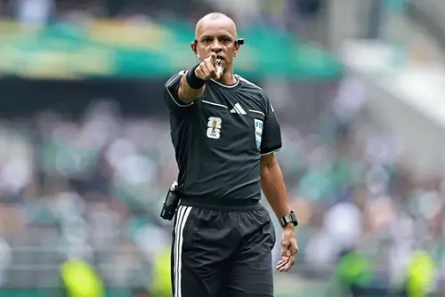 
				Wilton Pereira apita Holanda x Marrocos e igualará recorde brasileiro em Copas
			
			