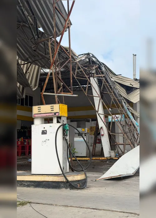 
				Temporal derruba estrutura de posto de combustíveis em frente ao Rei Pelé, em Maceió
			
			