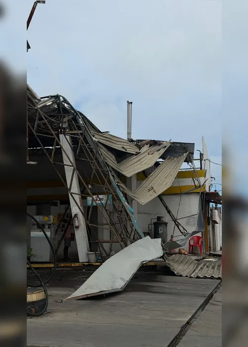 
				Temporal derruba estrutura de posto de combustíveis em frente ao Rei Pelé, em Maceió
			
			
