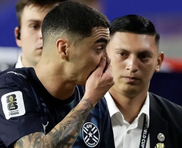 Lei Vini Jr.: atletas não serão expulsos por cobrirem a boca em jogos Uefa