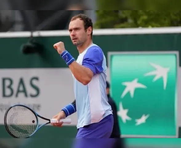 Quem é Roman Safiullin, próximo adversário de João Fonseca em Wimbledon