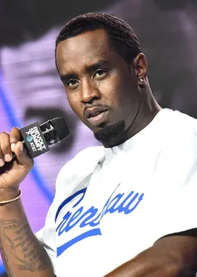 Briga na prisão adia saída de Diddy, agora prevista para fevereiro de 2028