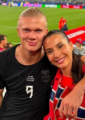 Namorada de Haaland presta apoio ao jogador após eliminação da Copa