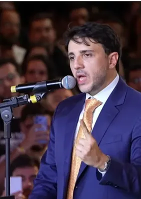 Após Flávio no Missão, suspeitos tentaram filiar Renan ao PCdoB