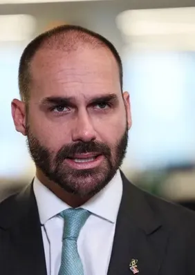 Caixa leva a leilão apartamento de Eduardo Bolsonaro no RJ