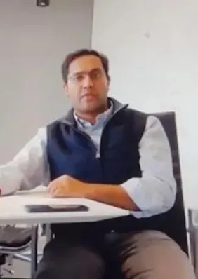 CEO que demitiu 900 funcionários por Zoom é mandado embora 5 anos depois