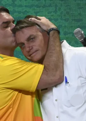 Moraes suspende visita de Flávio a Bolsonaro por 90 dias