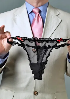 Seu marido gosta de usar calcinha? Sexóloga explica comportamento
