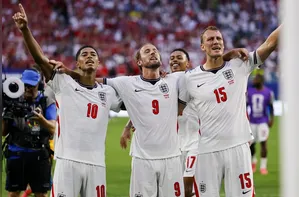 Clássico dos anos 90, Wonderwall embala a Inglaterra na Copa do Mundo