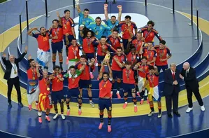 Espanha desembarca em Madri nesta segunda (20) para celebrar vitória na Copa