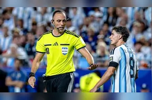 Zé Elias se revolta com arbitragem e VAR em jogos da Argentina na Copa: 'Vergonhoso'