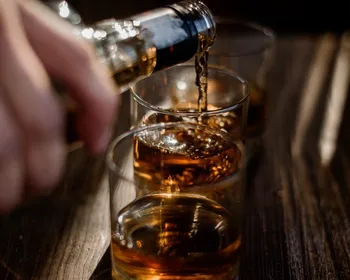 A Geração Z fez a indústria de bebidas alcoólicas perder US$ 830 bilhões em 4 anos
