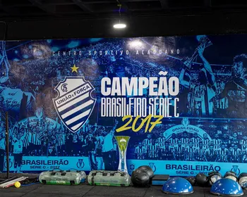 Academia do CSA ganha adesivagem e está de cara nova; veja como ficou