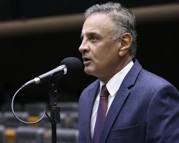 Aécio Neves desiste de candidatura e diz que PSDB não lançará nome ao Planalto