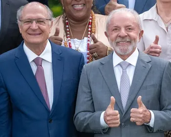Alckmin é oficializado como vice na chapa de Lula em convenção do PSB