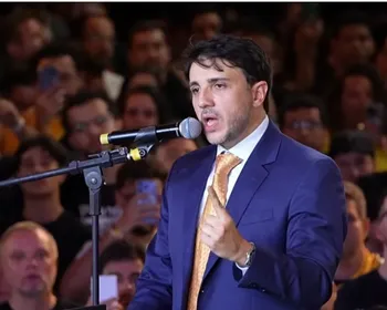 Após Flávio no Missão, suspeitos tentaram filiar Renan ao PCdoB