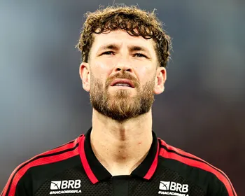 Besiktas faz proposta por Léo Pereira, e Flamengo avalia futuro do zagueiro