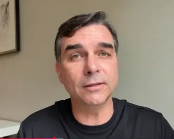 Bolsonaro contradiz Flávio e diz a Moraes que filho leu carta em live sem autorização