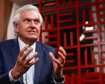 Caiado critica Flávio após UFRJ negar pós-graduação em currículo
