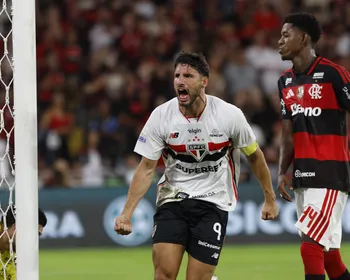 Calleri e Ferraresi disputam torneio de pôquer após rodada do Brasileirão