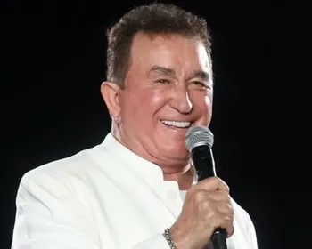 Caminhão de Amado Batista perde controle e invade casas em Goiânia