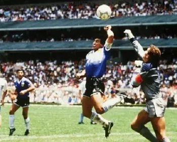 Camisa de Maradona foi leiloada por ex-jogador da lnglaterra