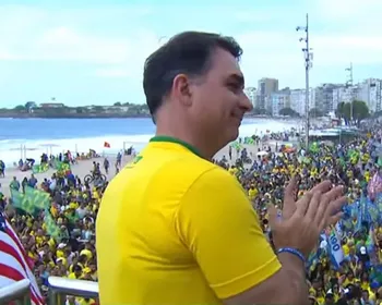 Com fala gravada de Bolsonaro, Flávio inicia corrida à Presidência