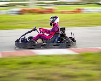 Conheça a alagoana de 21 anos que conquistou o título da Rookie no kart
