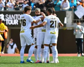 Cuca aprova atuação do Santos em amistoso e espera por Neymar após Copa do Mundo