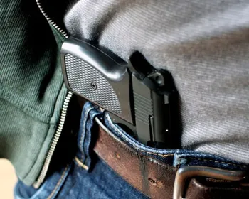 De mulheres ameaçadas aos CACs: armas entram nos planos de 2026